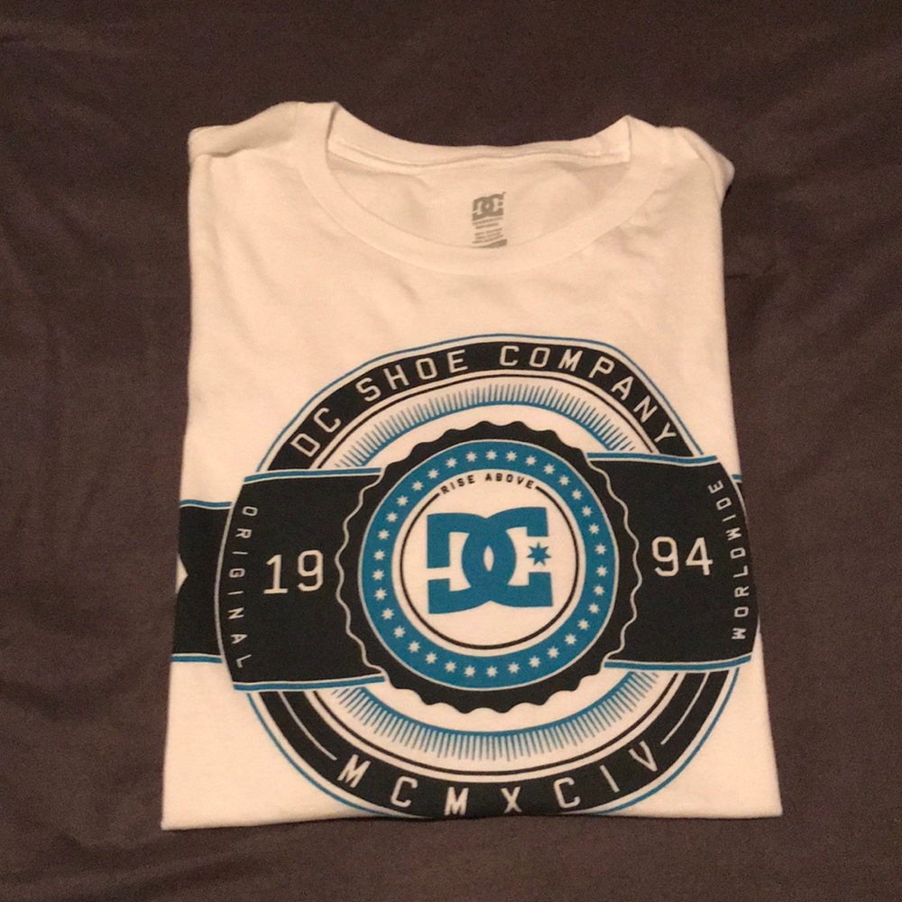 NWOT Men’s Medium DC T-Shirt